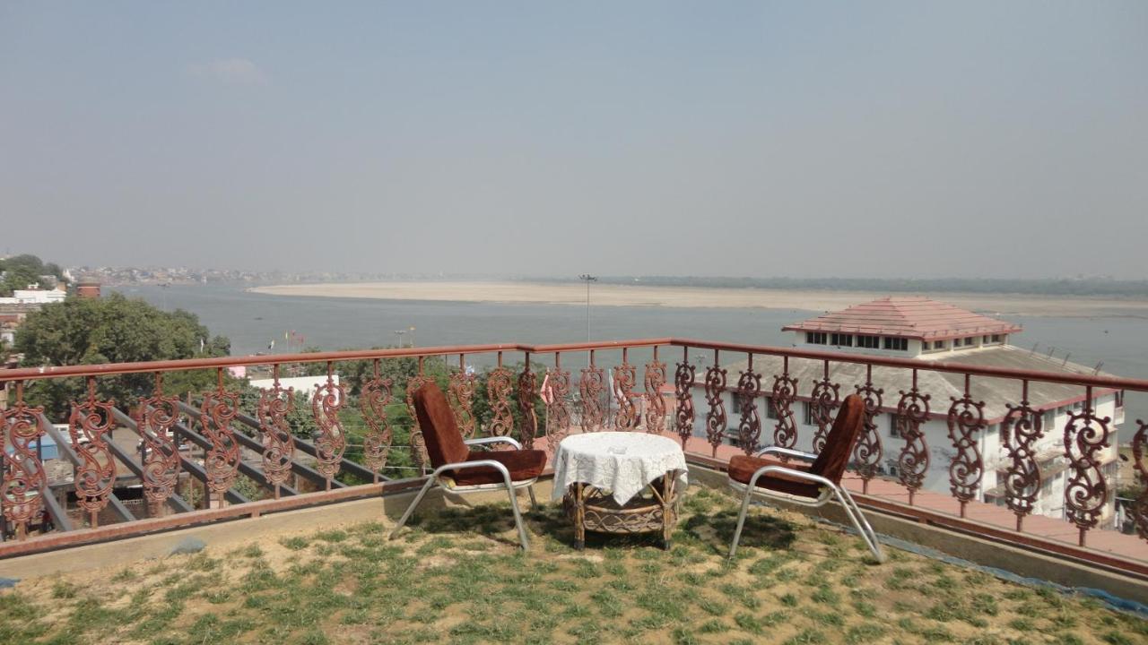 Hotel Temple On Ganges Varanasi Esterno foto